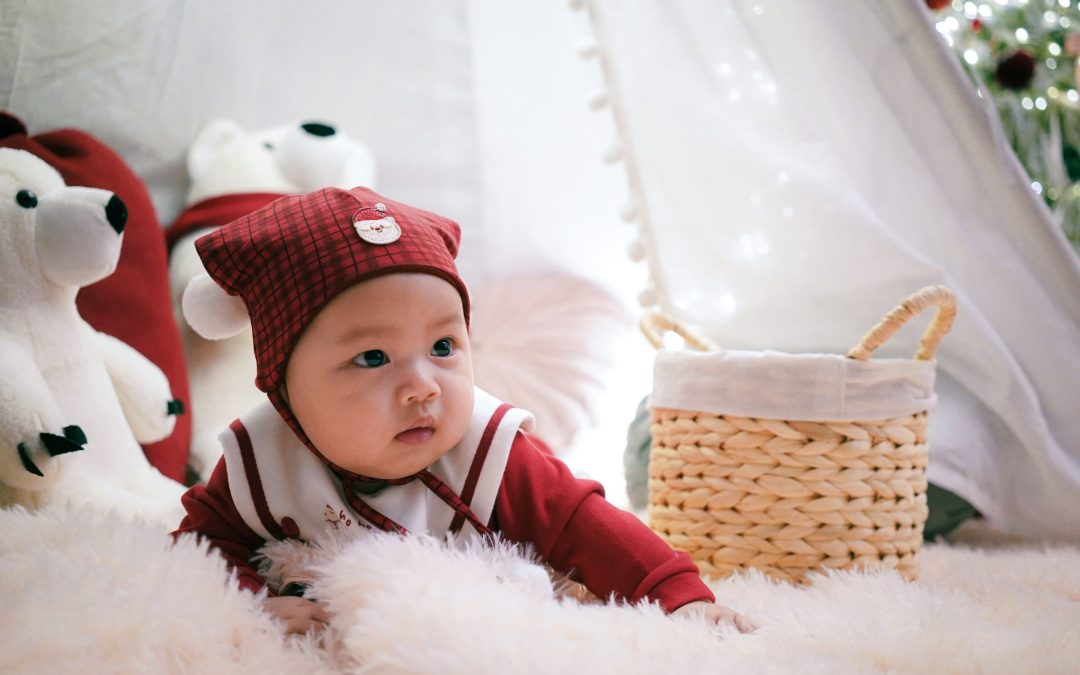 Weihnachtsoutfit fürs Baby: festliche Kleidung, die bequem bleibt