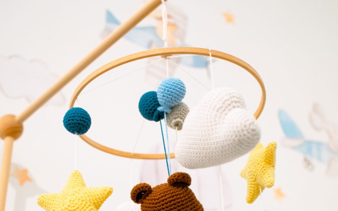 Baby-Mobile kaufen: Bauarten, Aufhängung und worauf es ankommt