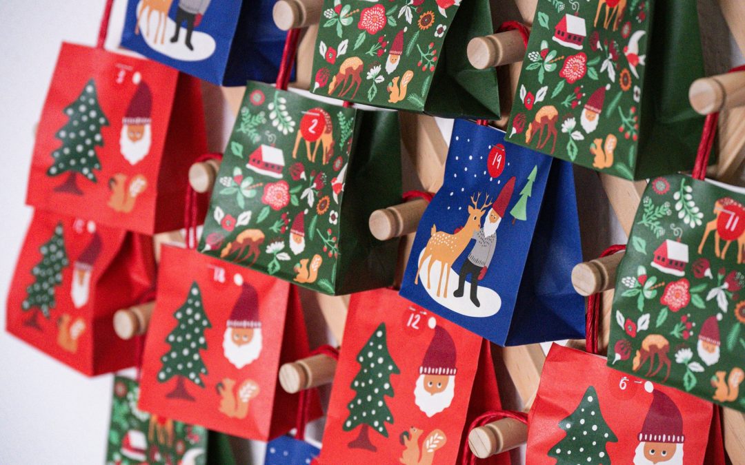 Adventskalender für Jungen füllen: 24 Ideen ab 6 Jahren