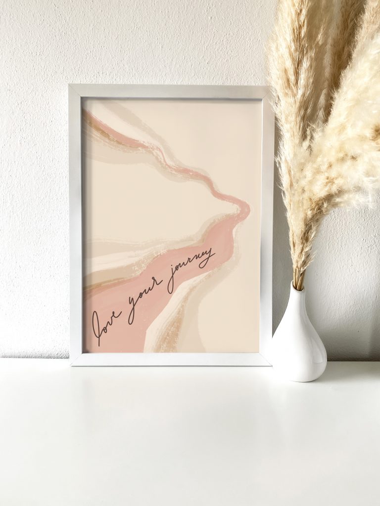 Poster mit dem Schriftzug Love your journey